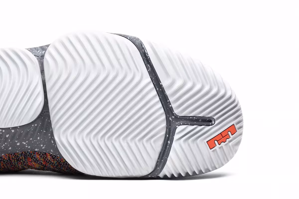 Nike LeBron 16 20 20, view 6