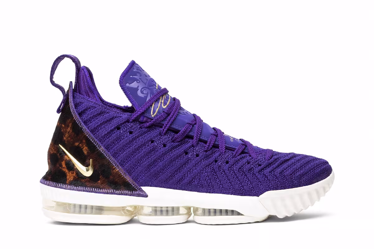 Nike LeBron 16 King Court Purple, view 2