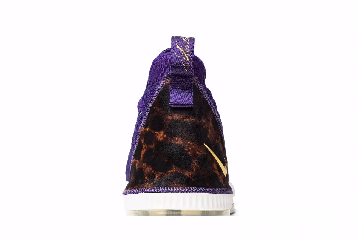 Nike LeBron 16 King Court Purple, view 8