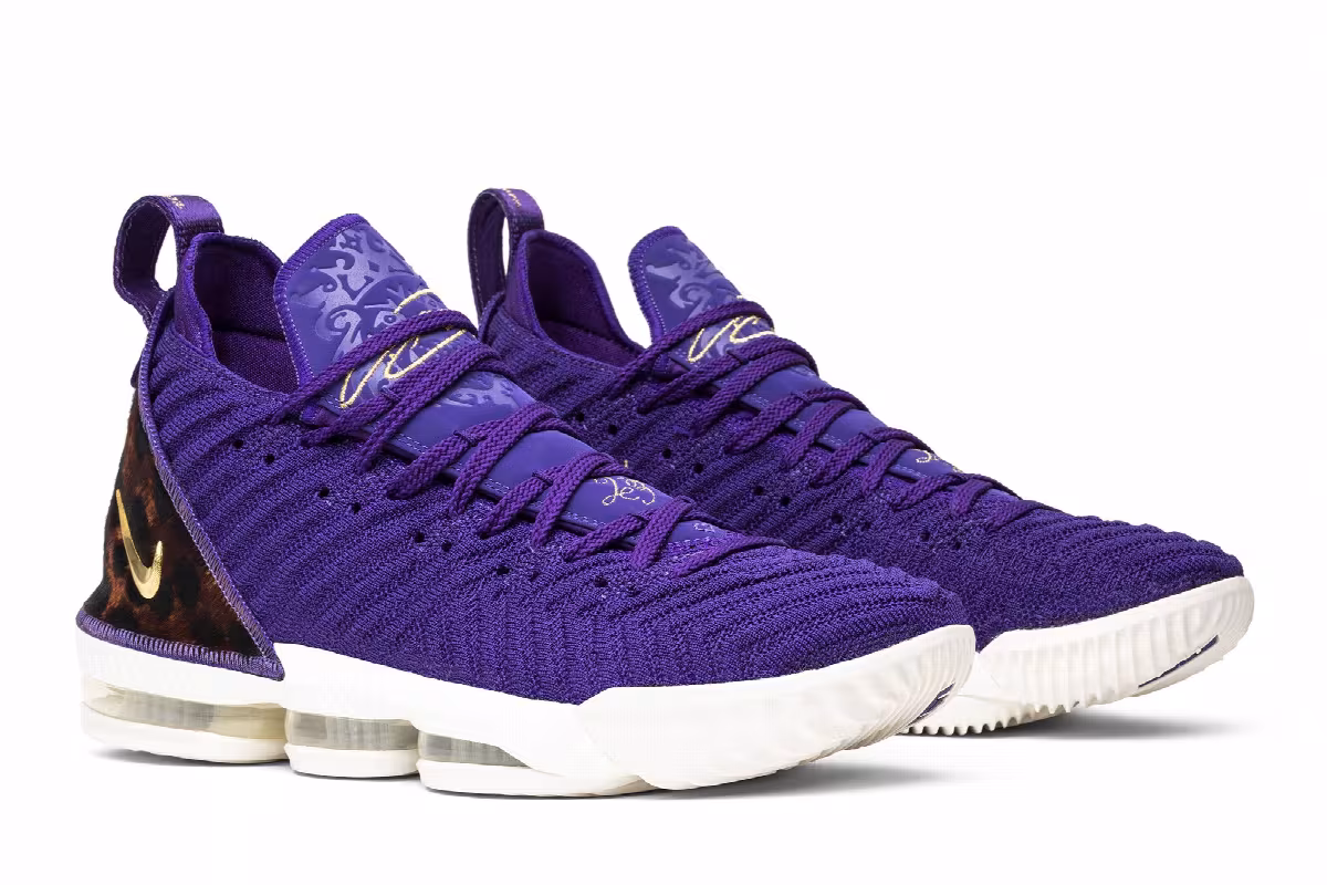 Nike LeBron 16 King Court Purple, view 9