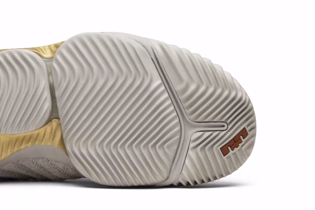 HFR x Nike Women's LeBron 16 Sail, view 6