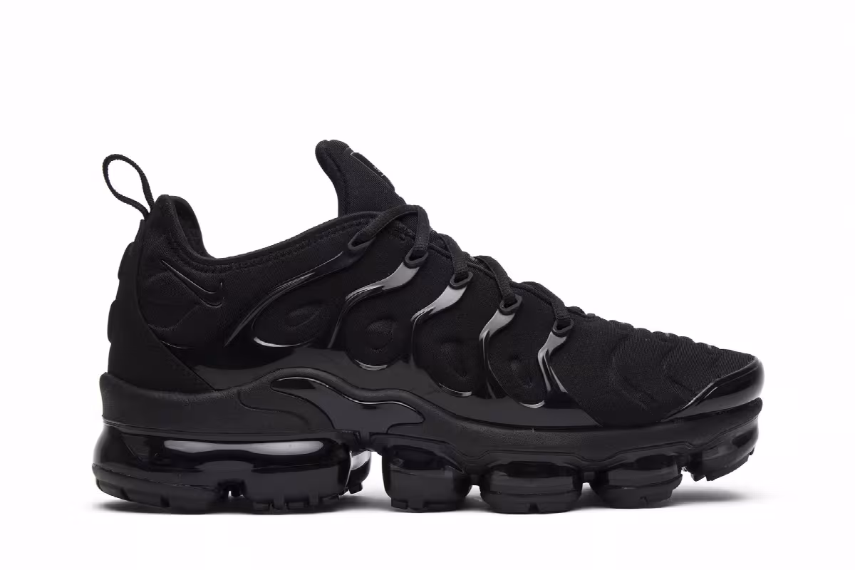 Nike Air VaporMax Plus Triple Black, view 2