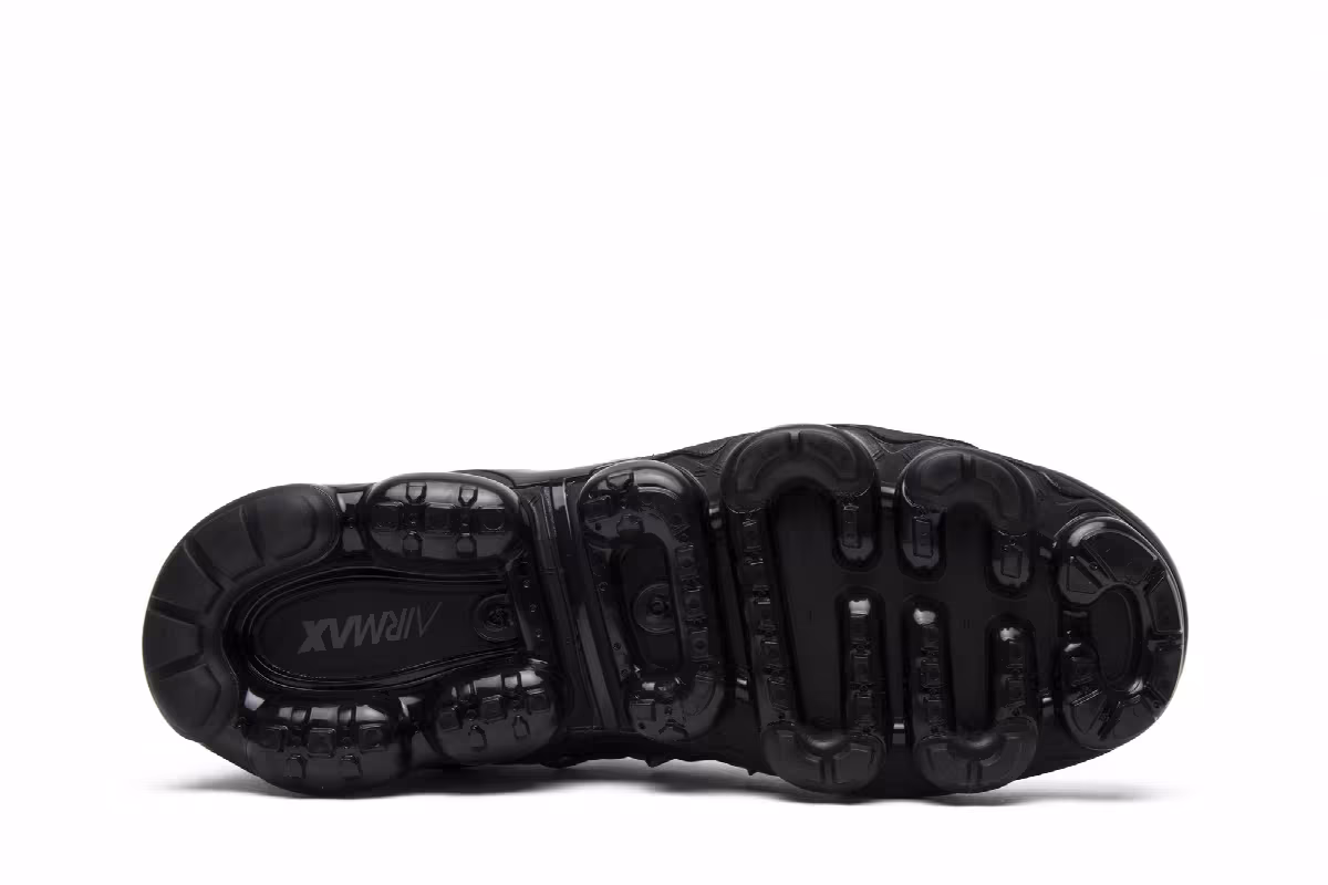 Nike Air VaporMax Plus Triple Black, view 5