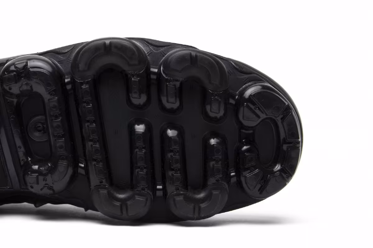 Nike Air VaporMax Plus Triple Black, view 6