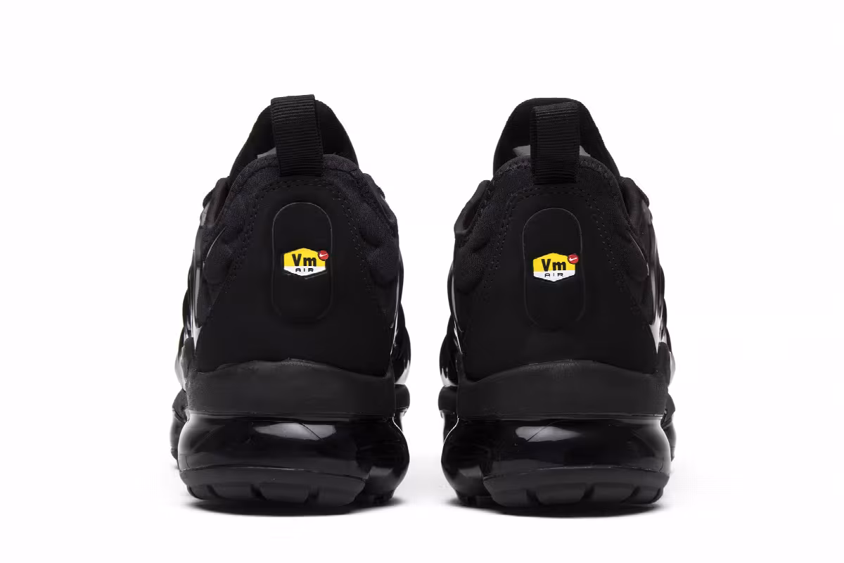 Nike Air VaporMax Plus Triple Black, view 7