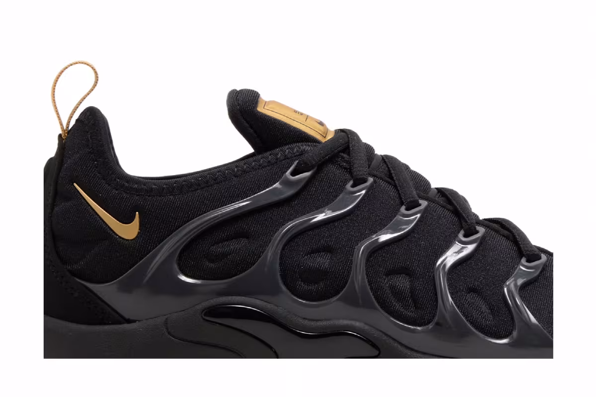 Nike Air VaporMax Plus Black Metallic Gold, view 3