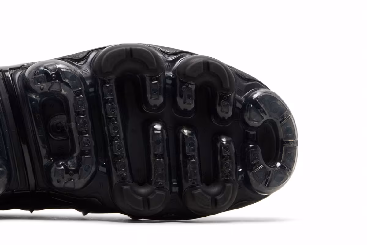 Nike Air VaporMax Plus Black Metallic Gold, view 6