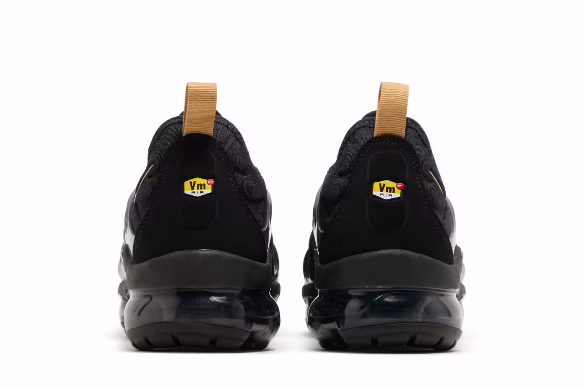 Nike Air VaporMax Plus Black Metallic Gold, view 7