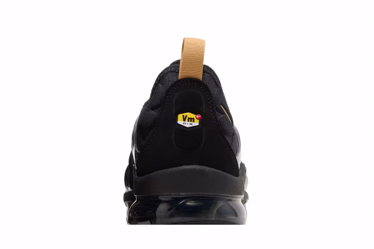 Nike Air VaporMax Plus Black Metallic Gold, view 8