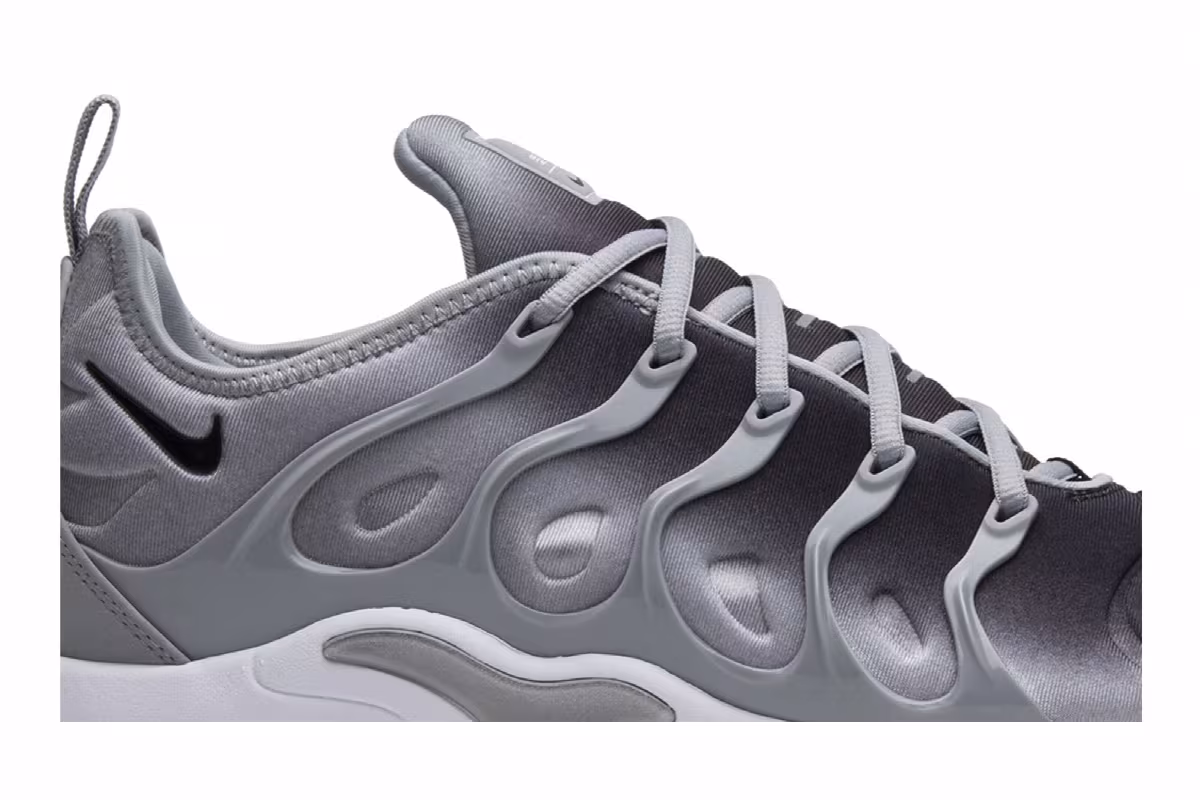 Nike Air VaporMax Plus Silver Gradient, view 3