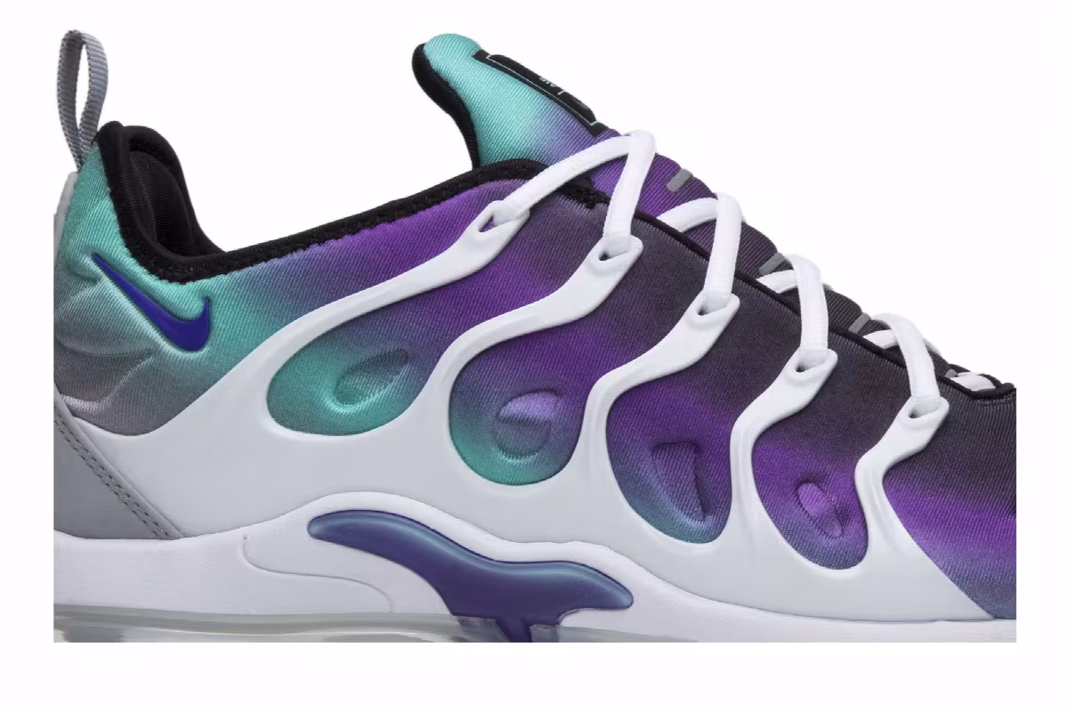 Nike Air VaporMax Plus Grape, view 3