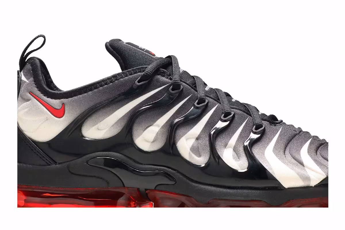Nike Air VaporMax Plus Black Red, view 3