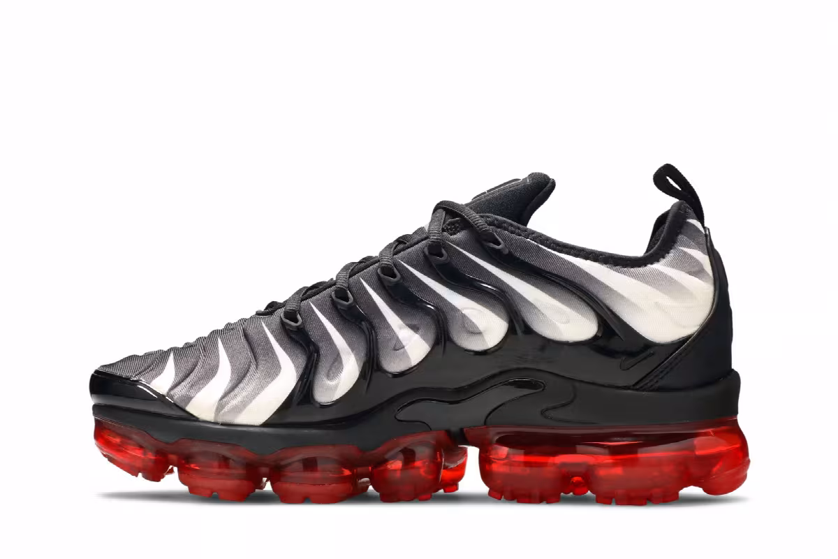 Nike Air VaporMax Plus Black Red, view 4