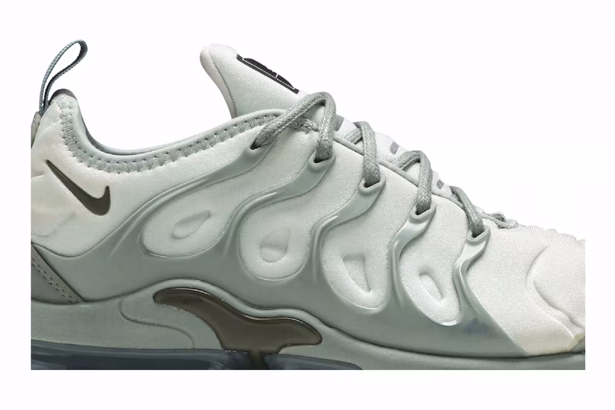 Nike Women's Air VaporMax Plus Light Grey, view 3