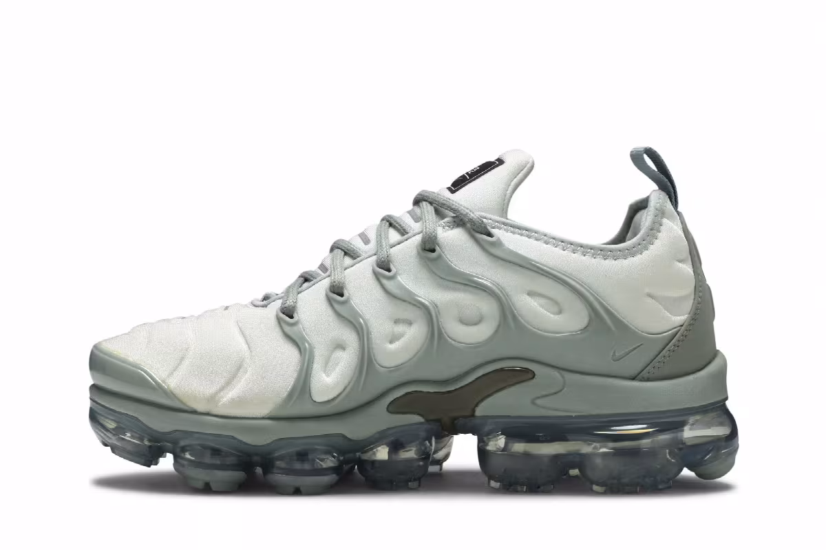 Nike Women's Air VaporMax Plus Light Grey, view 4