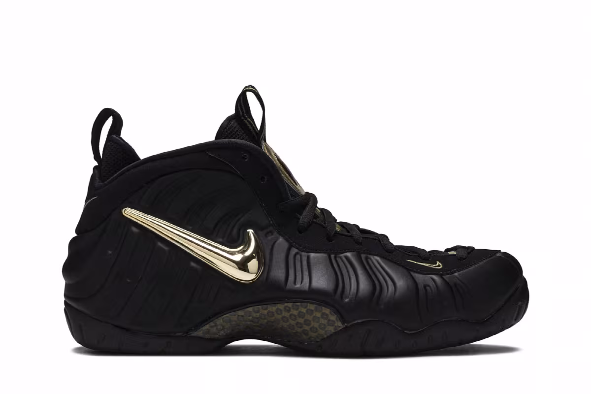 Nike Air Foamposite Pro Black Metallic Gold, view 2