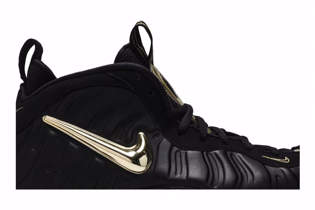 Nike Air Foamposite Pro Black Metallic Gold, view 3