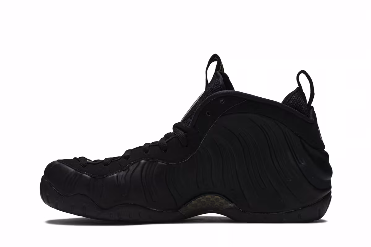 Nike Air Foamposite Pro Black Metallic Gold, view 4