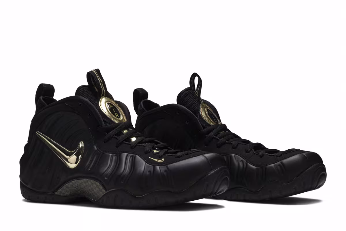 Nike Air Foamposite Pro Black Metallic Gold, view 9