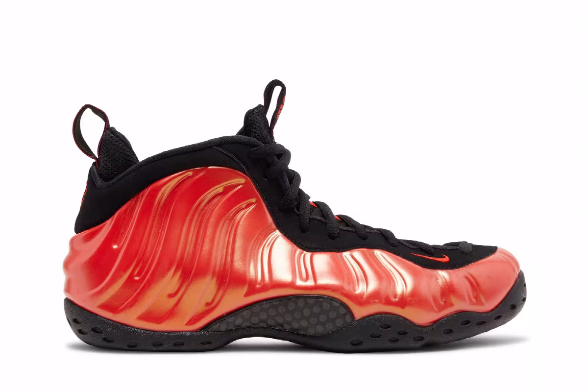 Nike Air Foamposite One Habanero Red, view 2
