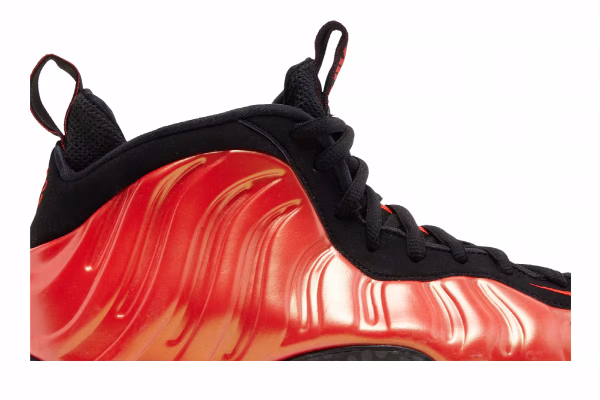 Nike Air Foamposite One Habanero Red, view 3