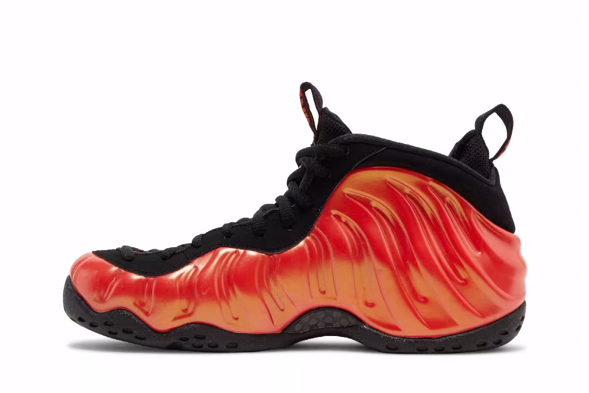 Nike Air Foamposite One Habanero Red, view 4