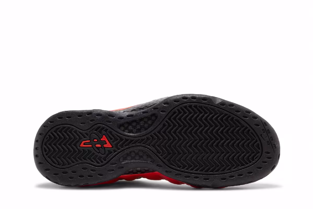 Nike Air Foamposite One Habanero Red, view 5