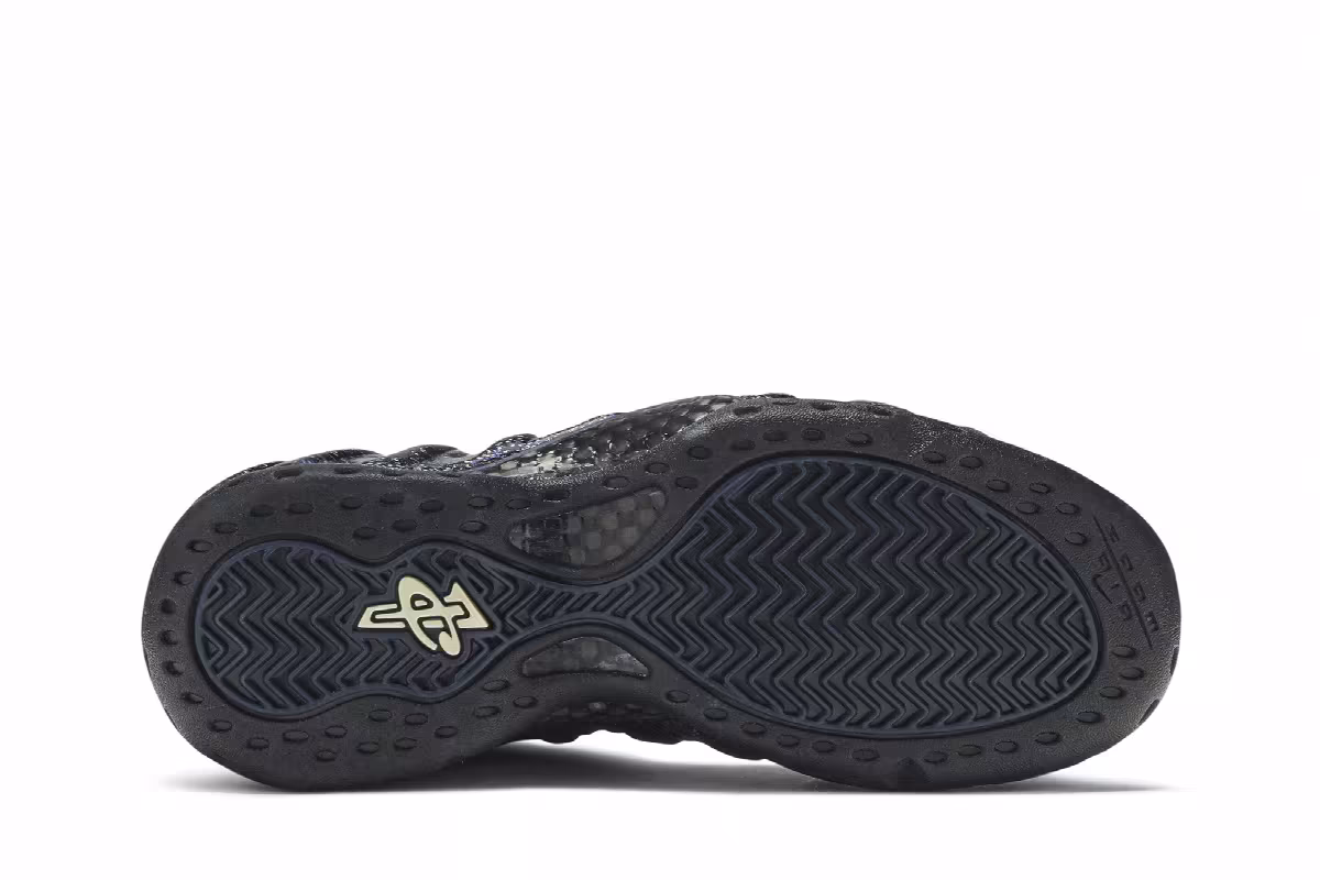 Nike Women's Air Foamposite One Glitter, view 5