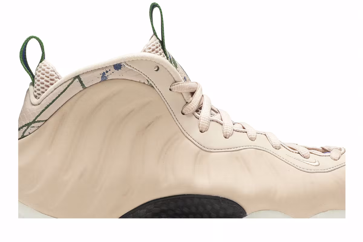 Nike Women's Air Foamposite One Particle Beige, view 3