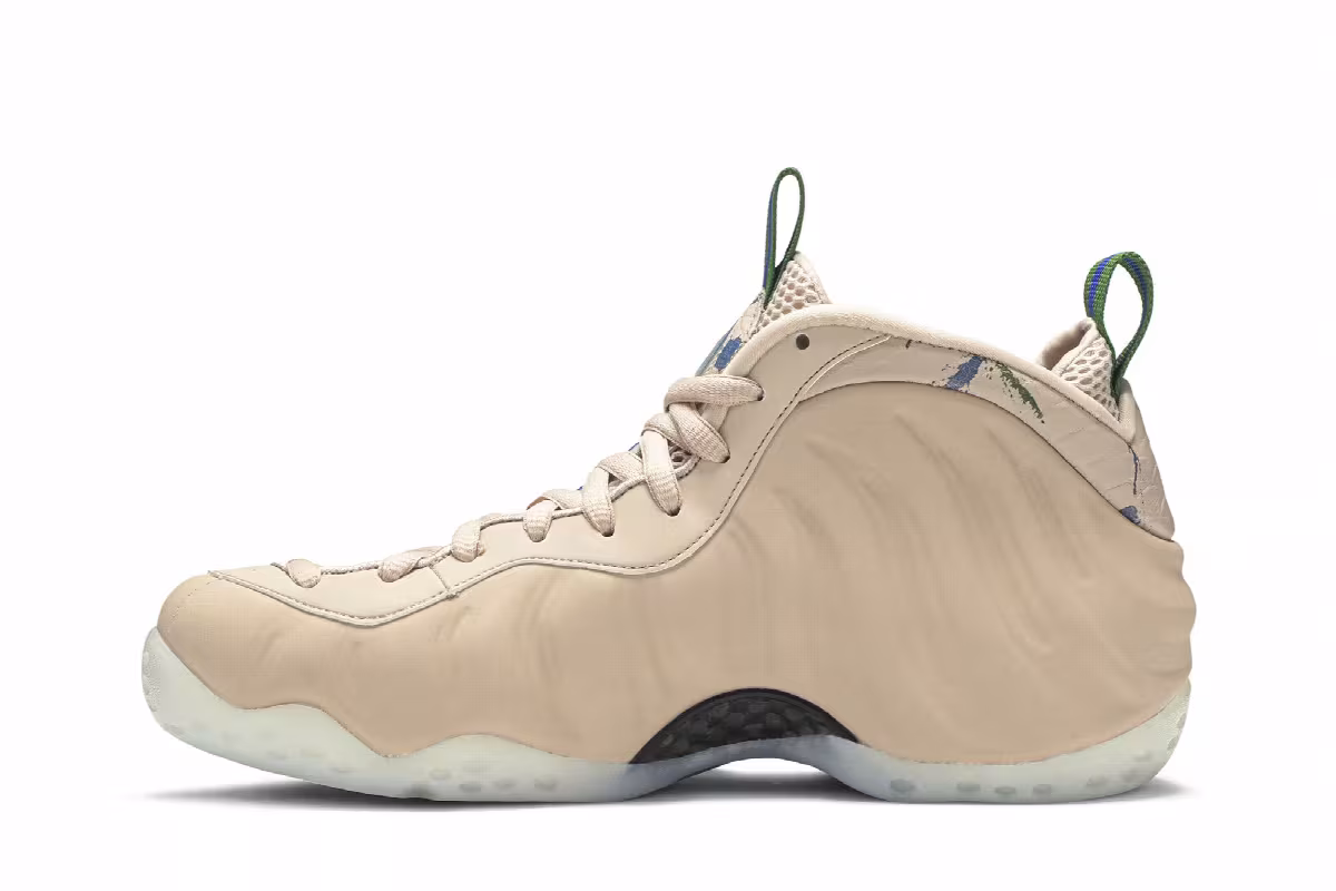 Nike Women's Air Foamposite One Particle Beige, view 4
