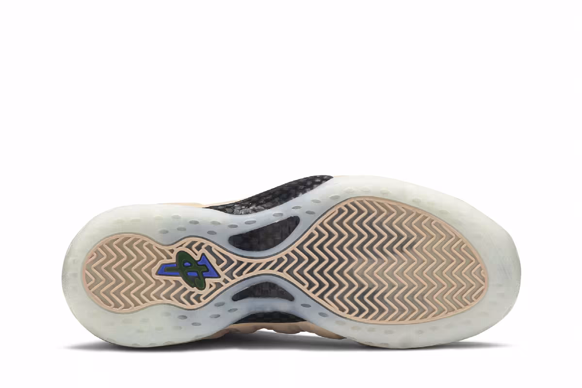 Nike Women's Air Foamposite One Particle Beige, view 5