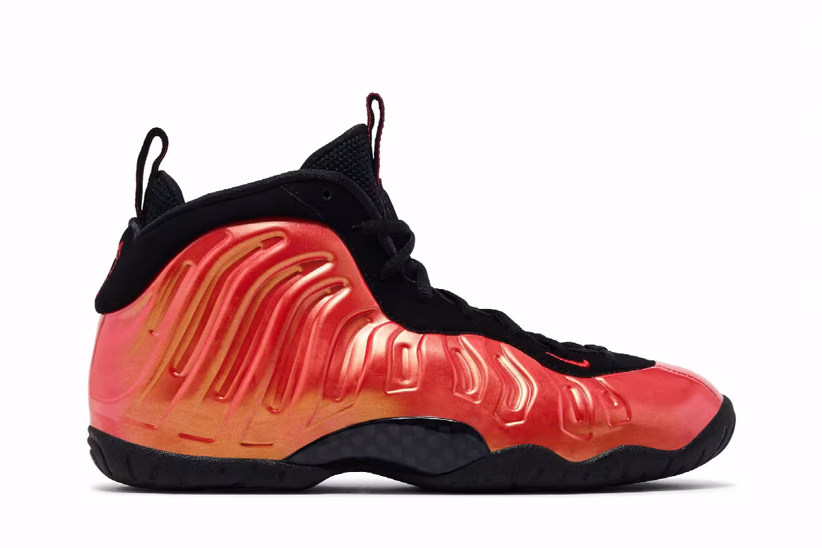 Nike Air Foamposite One GS Habanero, view 2