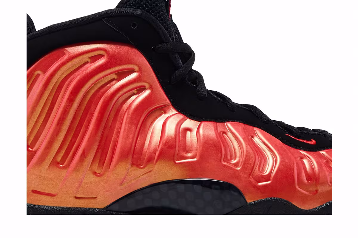 Nike Air Foamposite One GS Habanero, view 3