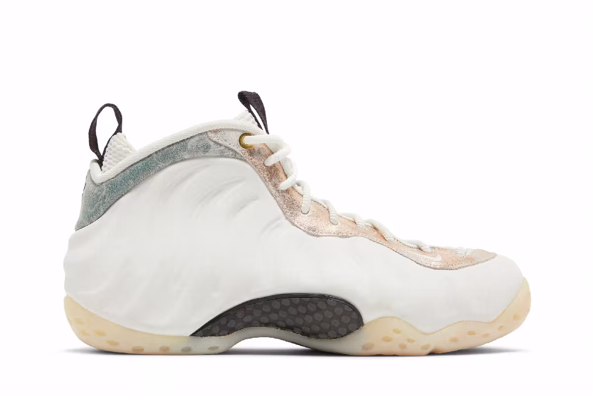 Nike Women's Air Foamposite One Summit White, view 2