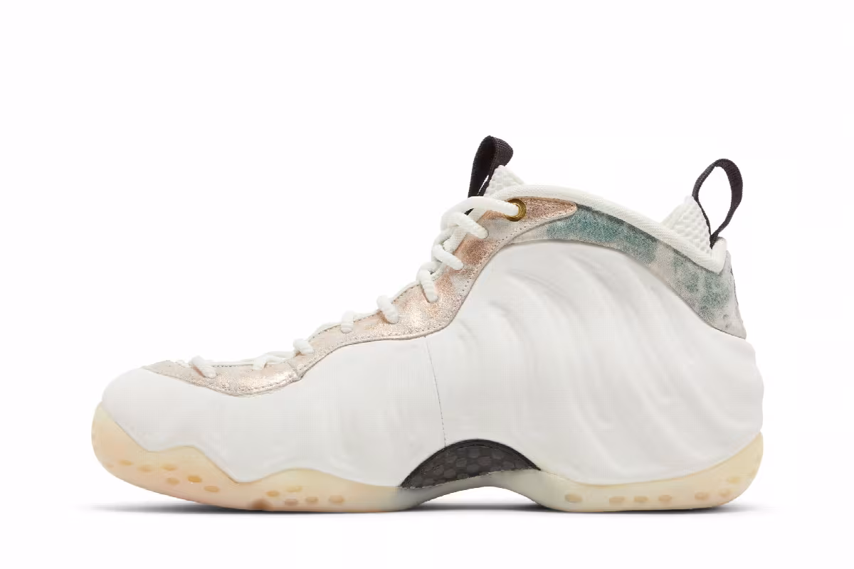 Nike Women's Air Foamposite One Summit White, view 4