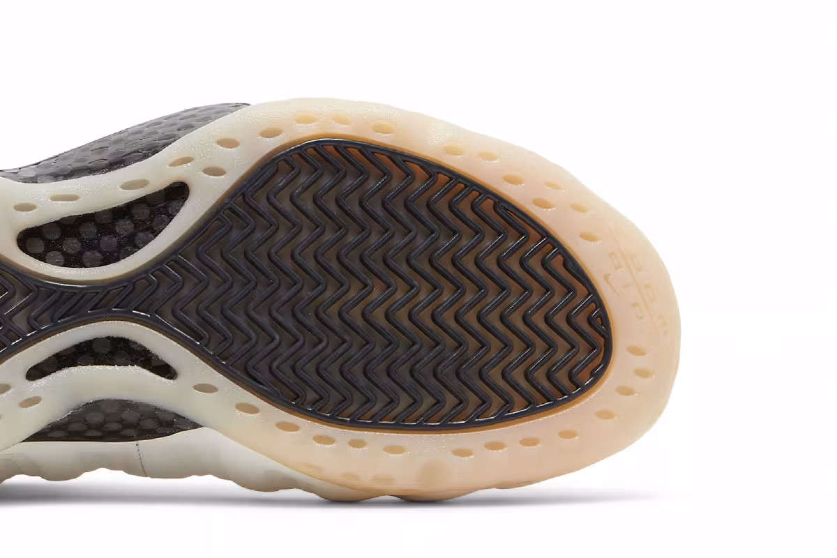 Nike Women's Air Foamposite One Summit White, view 6