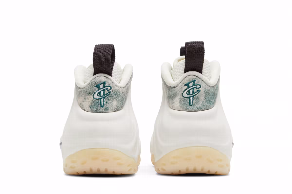 Nike Women's Air Foamposite One Summit White, view 7