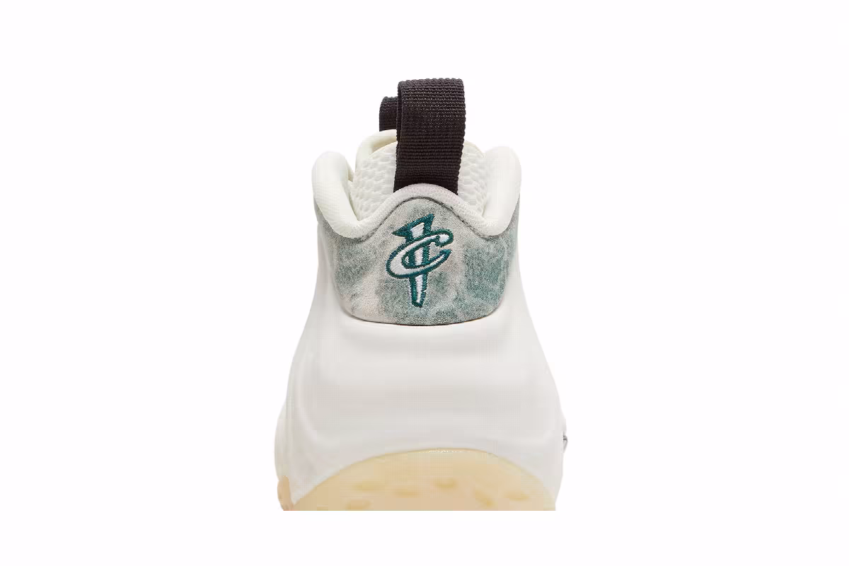 Nike Women's Air Foamposite One Summit White, view 8