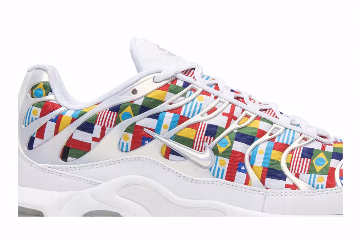 Nike Air Max Plus International Flag, view 3