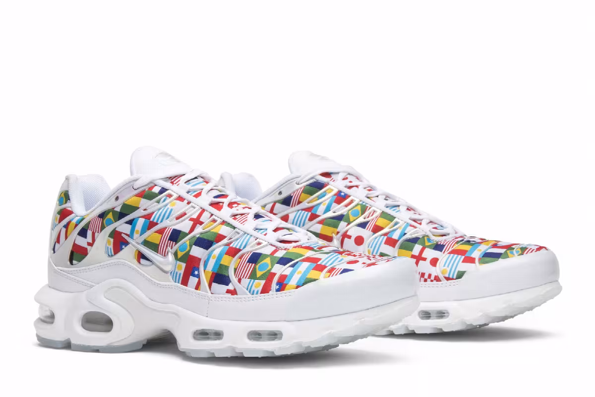 Nike Air Max Plus International Flag, view 9
