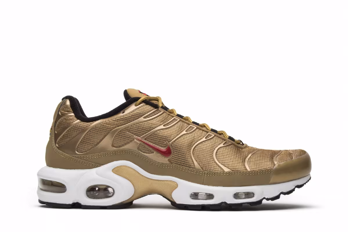 Nike Air Max Plus QS Metallic Gold, view 2