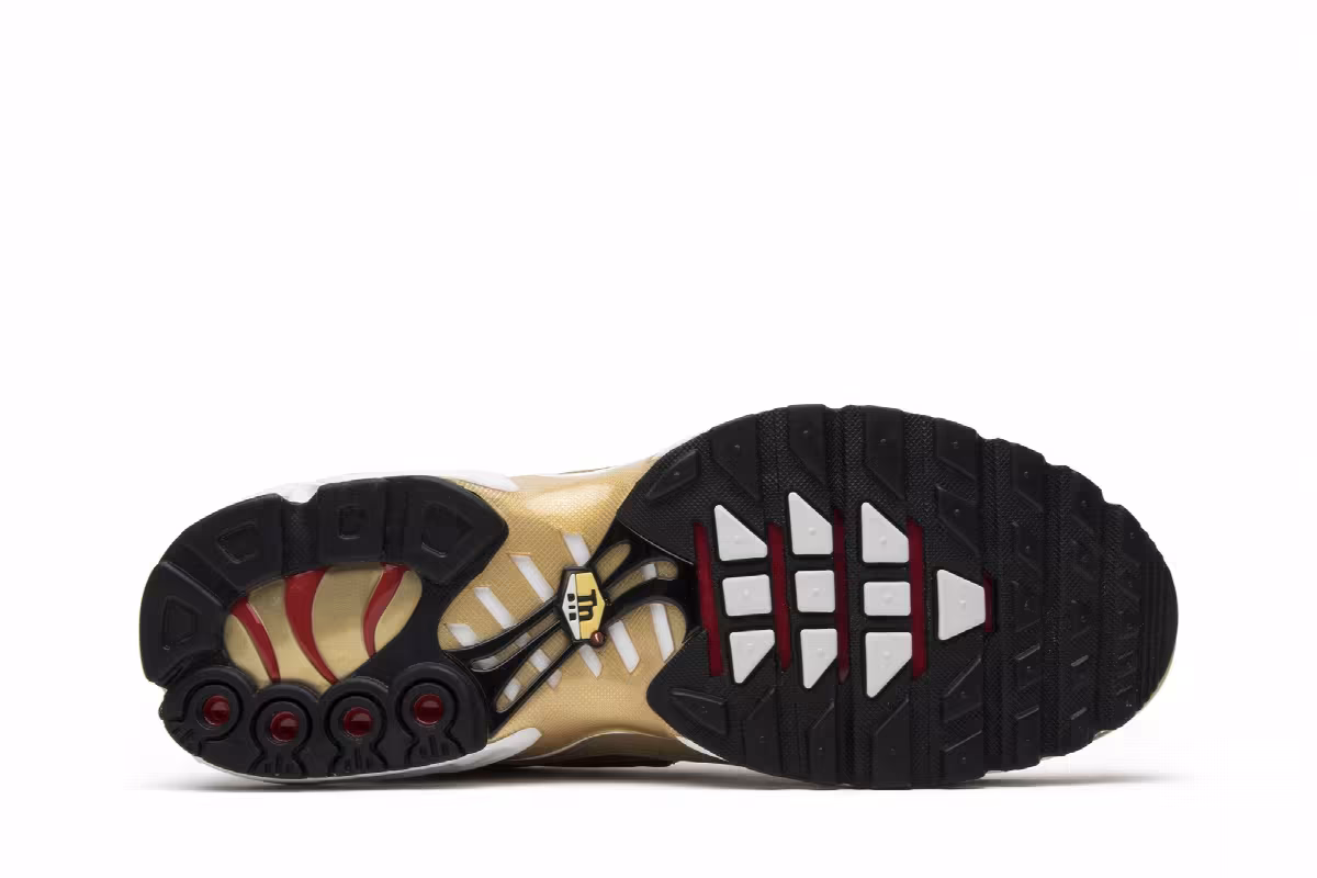 Nike Air Max Plus QS Metallic Gold, view 5