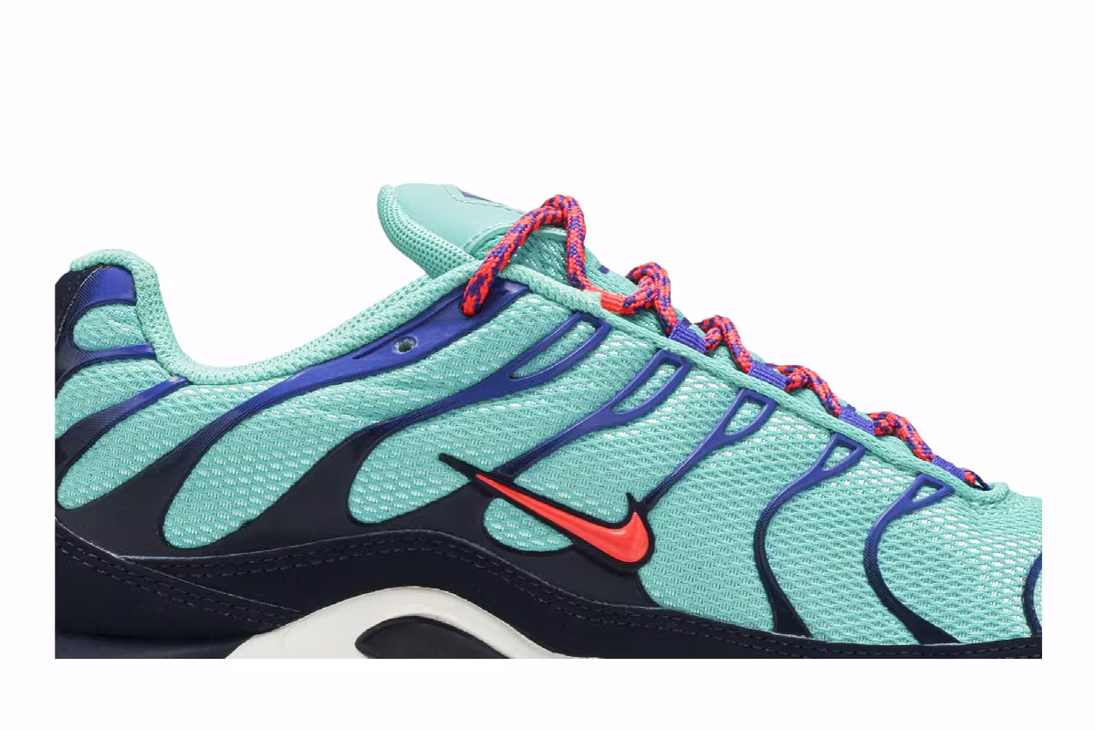 Nike Air Max Plus Discover Your Air, view 3