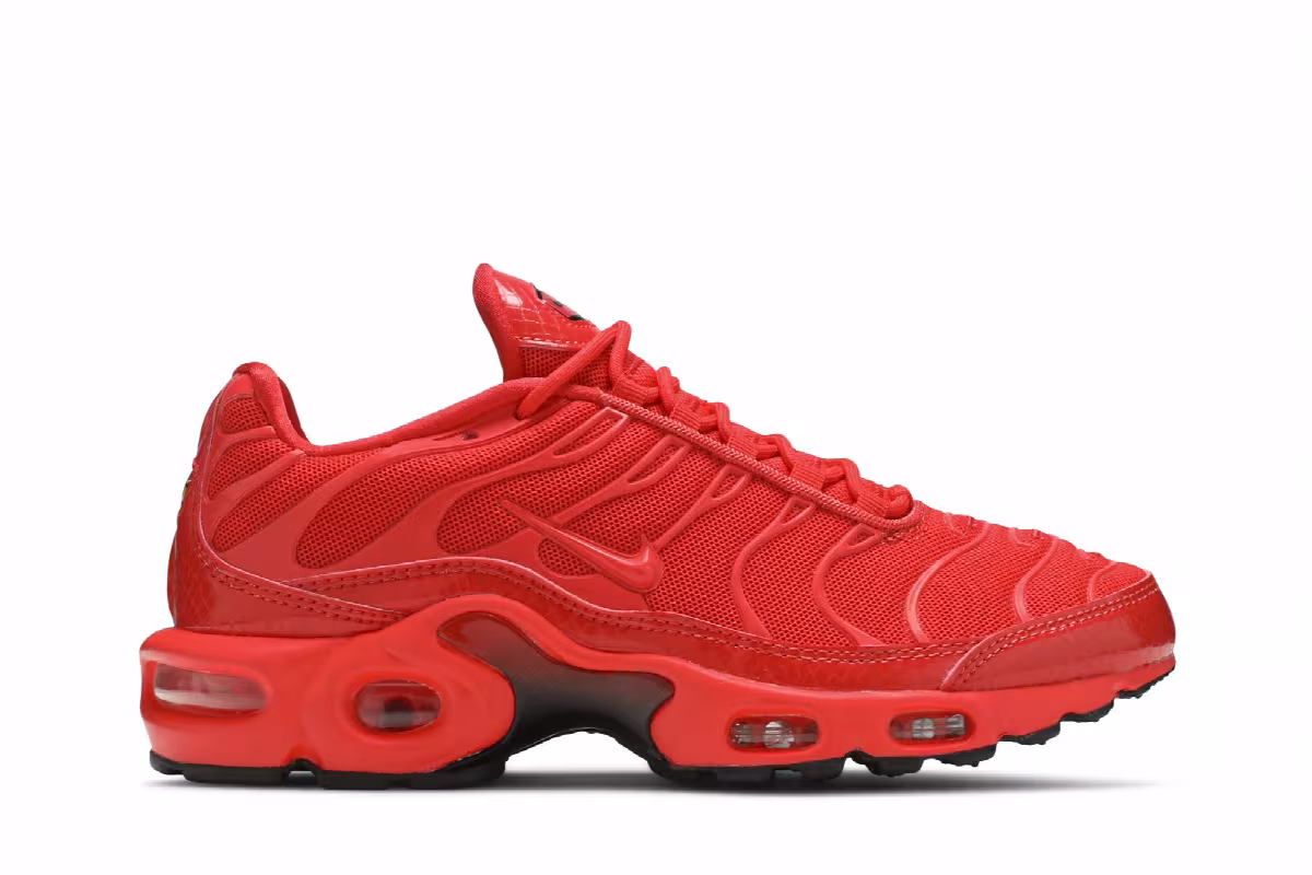 Nike Women's Air Max Plus Light Crimson, view 2