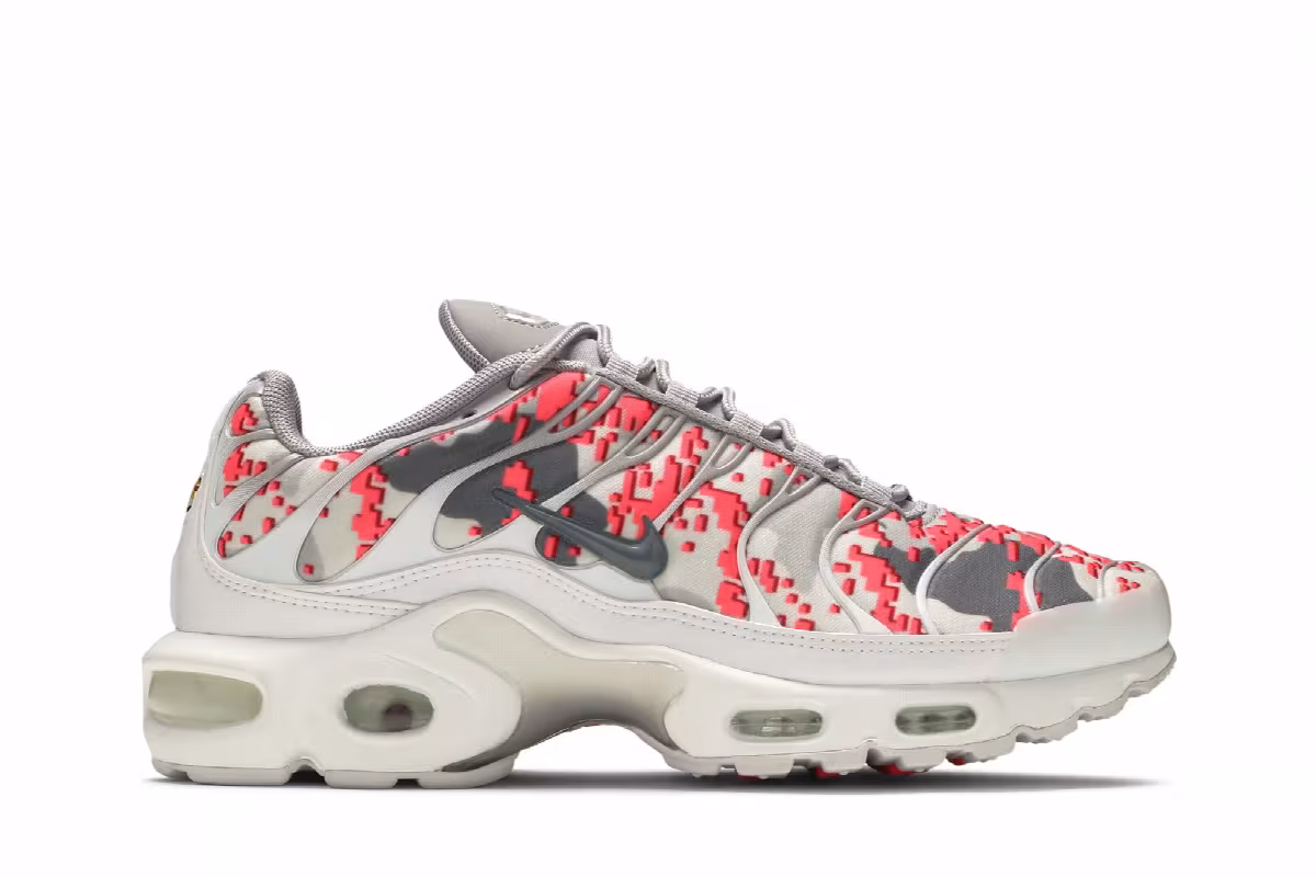 Nike Women's Air Max Plus C Gunsmoke, view 2