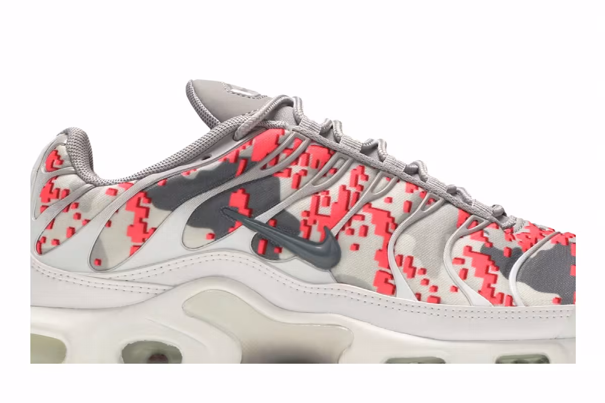 Nike Women's Air Max Plus C Gunsmoke, view 3
