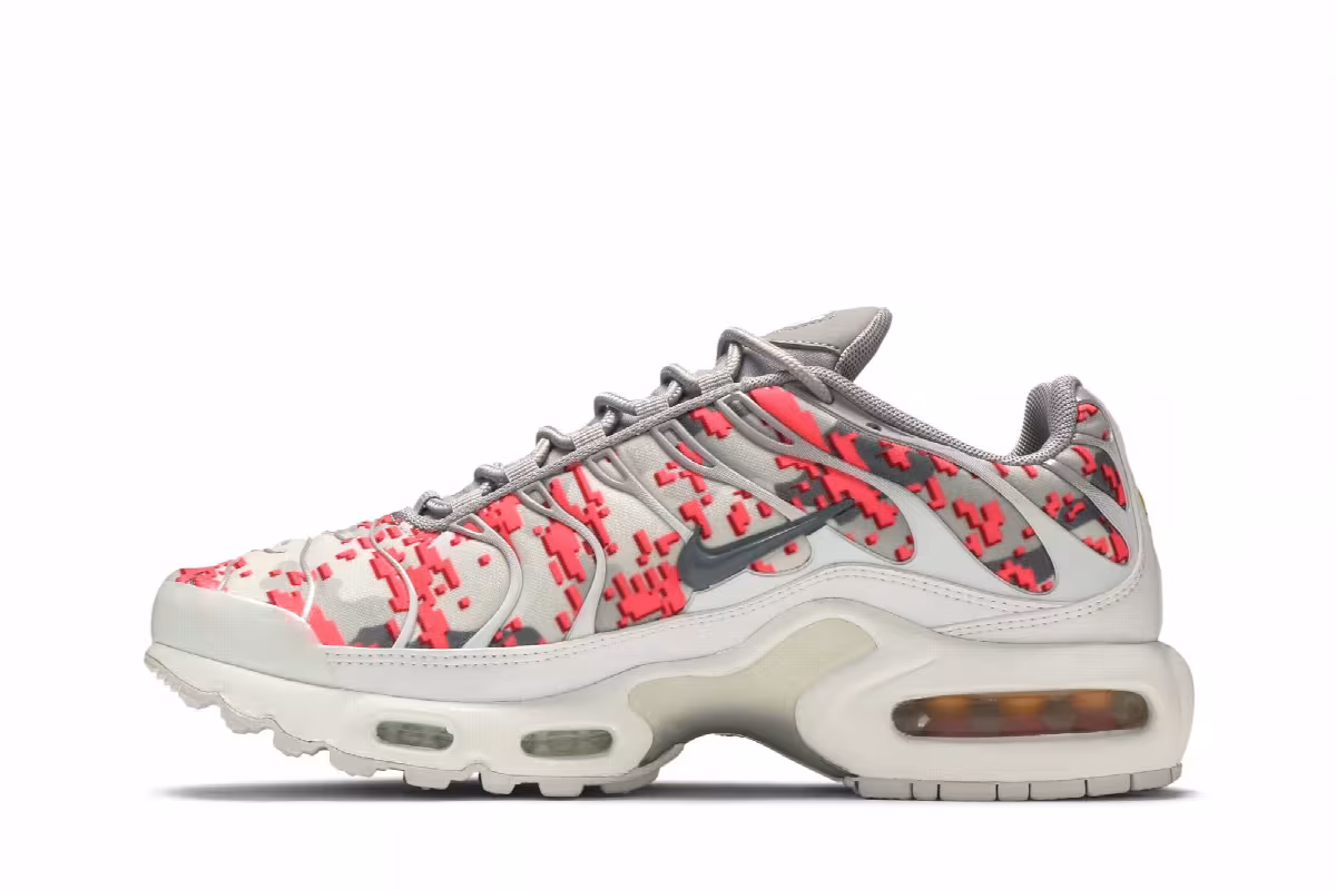 Nike Women's Air Max Plus C Gunsmoke, view 4