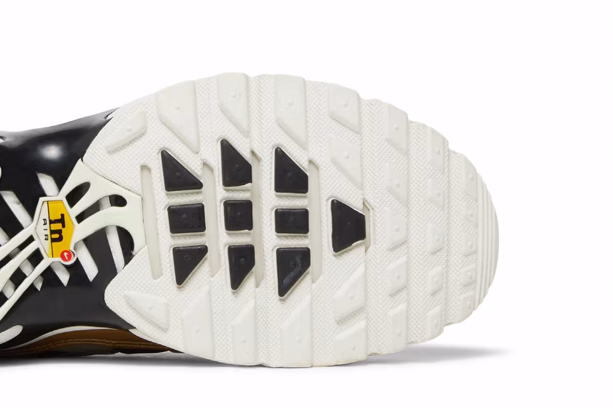 Nike Women's Air Max Plus Black Gold, view 6