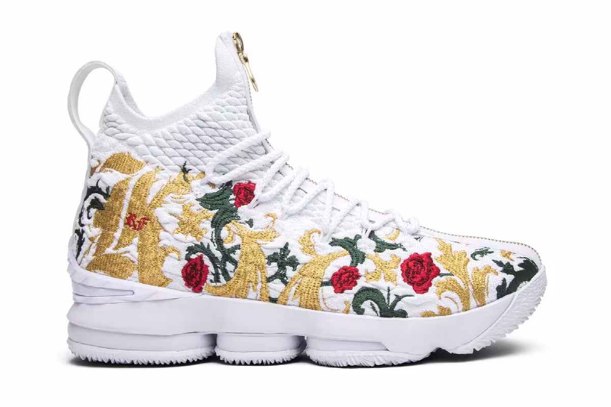 Kith x Nike LeBron Performance 15 King's Cloak, view 2