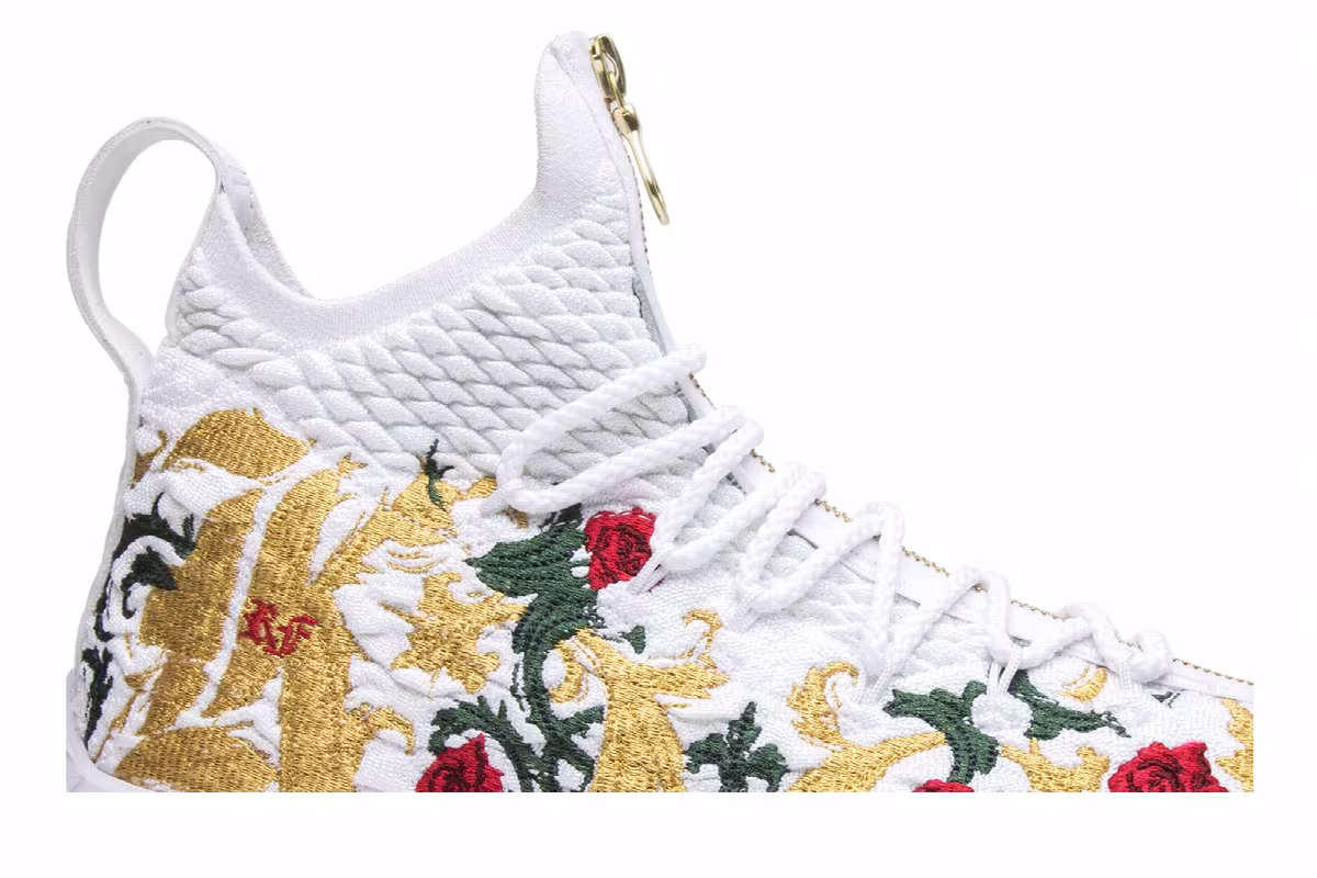 Kith x Nike LeBron Performance 15 King's Cloak, view 3